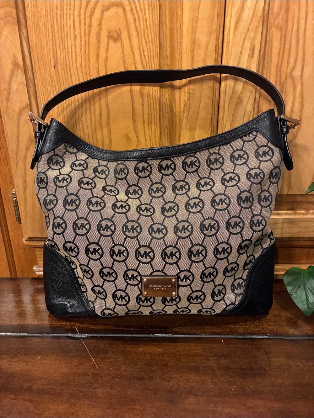 Michael Michael Kors Millbrook LG Shoulder Bag Jacquard w/ Black Leather (ABBA)